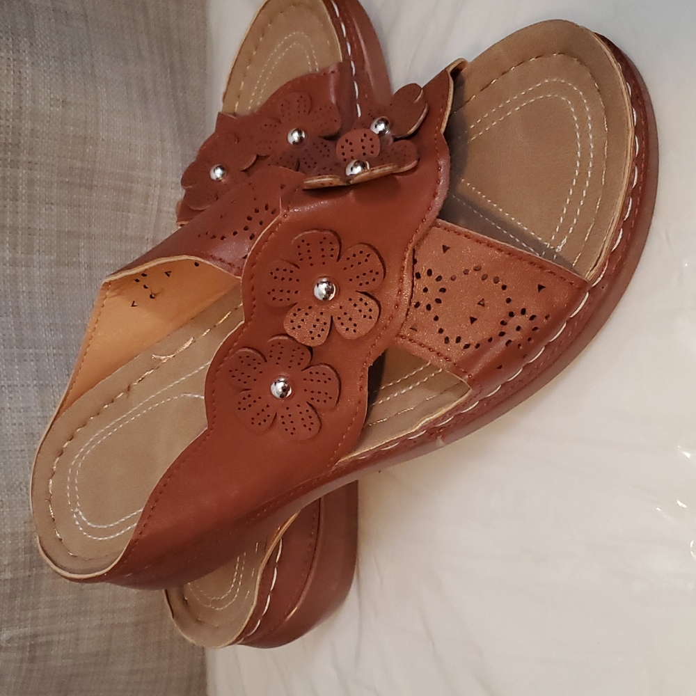 nwot Brown Sandals